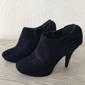 Navy shoes